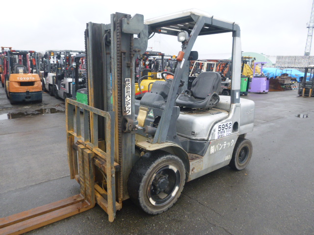 USED DIESEL FORKLIFT NISSAN YGL02A30 001015 (F.UCHIYAMA & CO