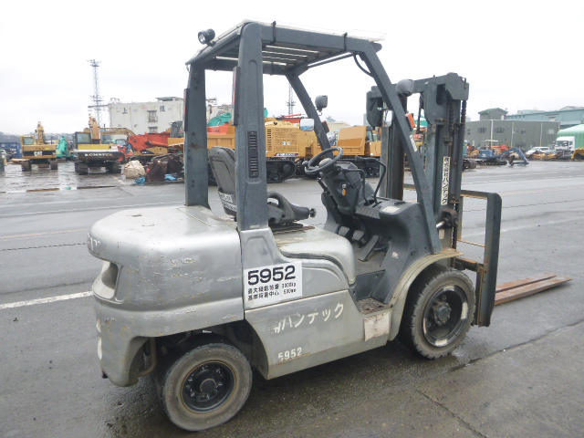 USED DIESEL FORKLIFT NISSAN YGL02A30 001015 (F.UCHIYAMA & CO USED DIESEL FORKLIFT NISSAN YGL02A30 001015 (F.UCHIYAMA & CO
