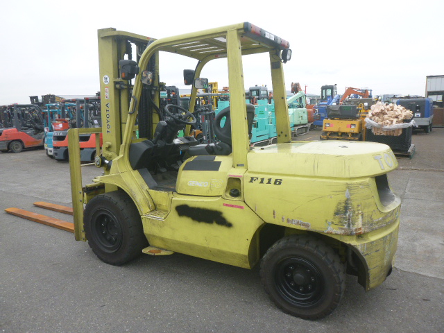 USED DIESEL FORKLIFT TOYOTA 02-7FDA50 32839 (F.UCHIYAMA & CO