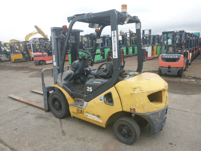 USED DIESEL FORKLIFT KOMATSU FD25T-17 306607 (F.UCHIYAMA USED DIESEL FORKLIFT KOMATSU FD25T-17 306607 (F.UCHIYAMA
