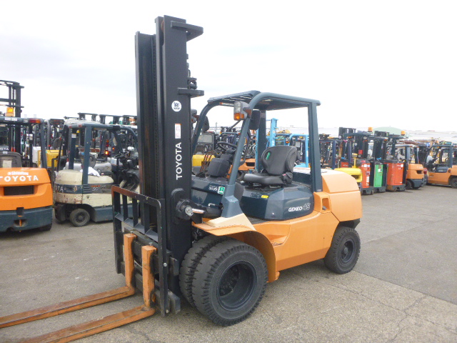 USED DIESEL FORKLIFT TOYOTA 02-7FD45 72148 (F.UCHIYAMA & CO