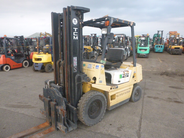 USED DIESEL FORKLIFT TCM FD25Z2S 22E24856 (F.UCHIYAMA & CO USED DIESEL FORKLIFT TCM FD25Z2S 22E24856 (F.UCHIYAMA & CO