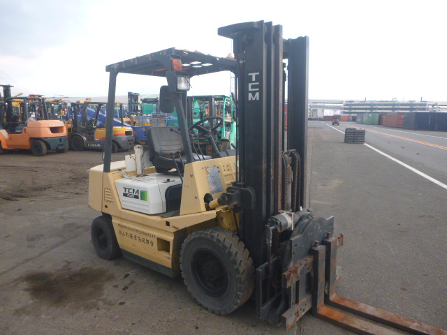 USED DIESEL FORKLIFT TCM FD25Z2S 22E24856 (F.UCHIYAMA & CO USED DIESEL FORKLIFT TCM FD25Z2S 22E24856 (F.UCHIYAMA & CO