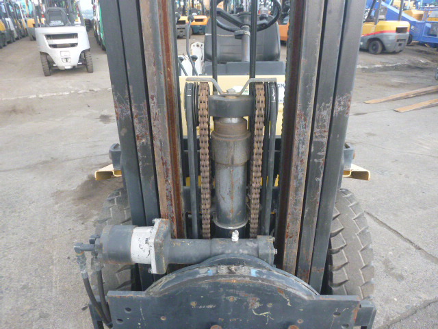 USED DIESEL FORKLIFT TCM FD25Z2S 22E24856 (F.UCHIYAMA & CO USED DIESEL FORKLIFT TCM FD25Z2S 22E24856 (F.UCHIYAMA & CO