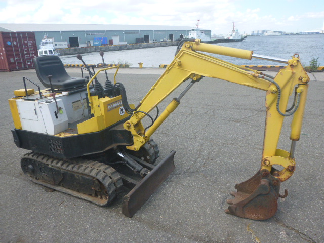 USED TRACKED EXCAVATOR YANMAR YB101UZ 00691 (F.UCHIYAMA & CO USED TRACKED EXCAVATOR YANMAR YB101UZ 00691 (F.UCHIYAMA & CO