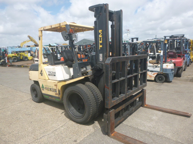 USED DIESEL FORKLIFT TCM FD40Z7 24W13104 (F.UCHIYAMA & CO.,LTD.)