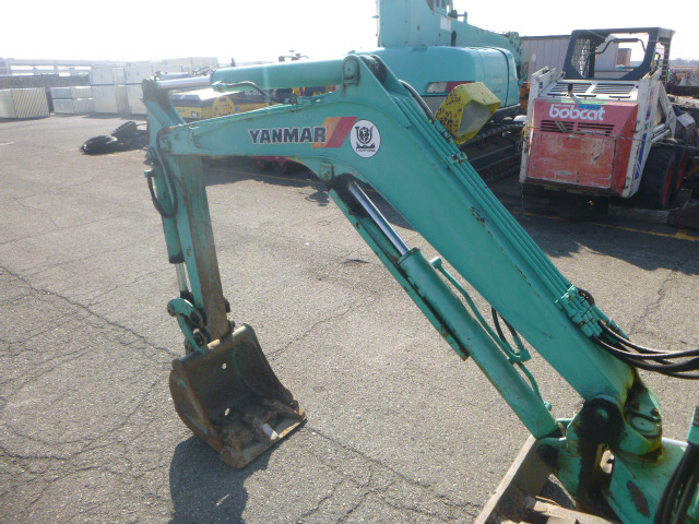 USED TRACKED EXCAVATOR YANMAR B12 00633B (F.UCHIYAMA & CO.,LTD.)