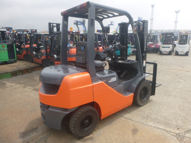 USED DIESEL FORKLIFT TOYOTA 52-8FD25 11228 (F.UCHIYAMA & CO